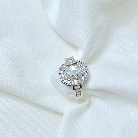 CZ Cocktail Ring Set in Stirling Silver. - Picture 6 of 6